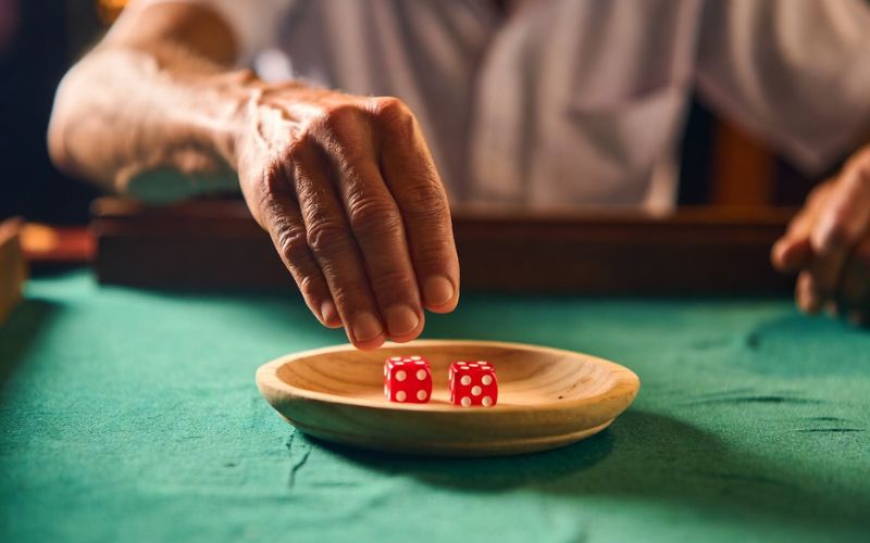 Camera siêu nhỏ giấu trong bát hình xóc đĩa